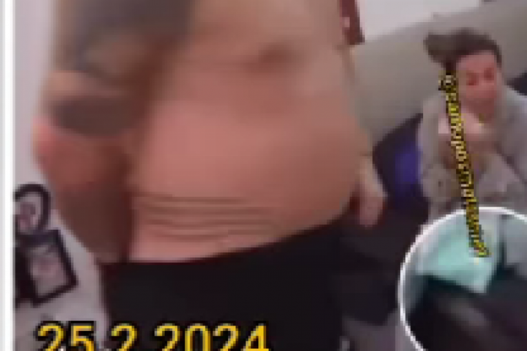 Marko Janjušević Janjuš zavlači ruke u gaće