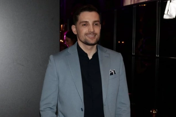 "ŽELIM MU DA SE OPAMETI": Mirza Selimović o saobraćajki Darka Lazića - otkrio nove detalje o trudnoj Milici Todorović!