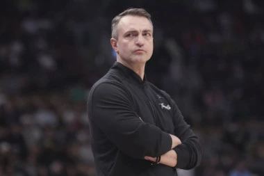 DIRLJIVO U NBA LIGI: Darko Rajaković NE ZABORAVLJA Dejana Milojevića! Evo KAKO je odao počast Dekiju! (FOTO)