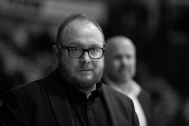 ŠTA SE OVO DEŠAVA? Preminuo slavni trener! Imao je samo 33. godine!