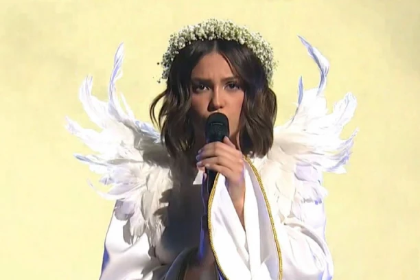 SADA NOSI NOŠNJU, A NEKADA JE IZLAZILA POLUGOLA! Pogledajte Breskvicu u ZANOSU: Da li se ovako oblači "KOSOVKA DEVOJKA" (FOTO)