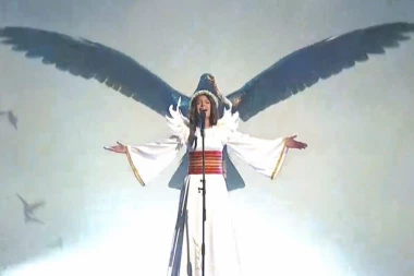 BRESKVICA PEVA ZA MANASTIRE, A DECA ZA NJU: Ori se "Gnezdo orlovo" u školi u Prokuplju! (VIDEO)