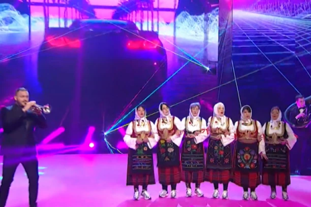 ABBA NA SRPSKI NAČIN! Dame u narodnoj nošnji i Dejan Petrović ukrali ŠOU na "Pesmi za Evroviziju"