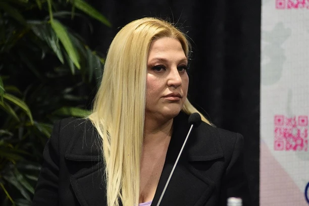 "PRIZNALA SAM MUŽU DA SAM SE ZALJUBILA U VOZAČA" Šok-bomba srpske VODITELJKE, iznela intimne DETALJE iz braka: "Oprašta mi, ima razumevanja"