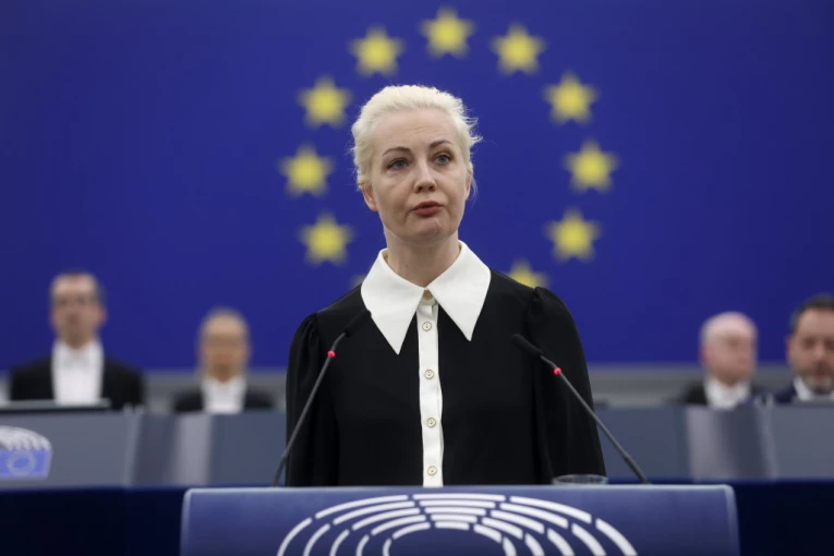 "NISAM SIGURNA DA ĆE SAHRANA PROTEĆI MIRNO" Julija Navaljna govorila u EP i pozvala da se istraže Putinove finansije na Zapadu (VIDEO)