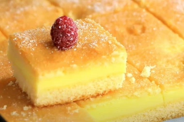 PEČENI KOLAČ SA PUDINGOM OD VANILE: Da li ste ga nekada probali? MORATE