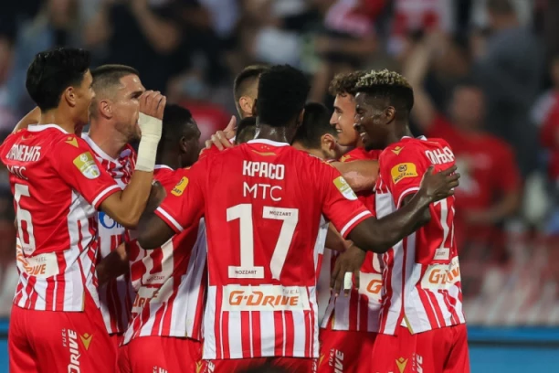 ISPLIVALA FOTKA! Evo kako izgleda STOPALO Zvezdinog fudbalera posle OPERACIJE! (FOTO)