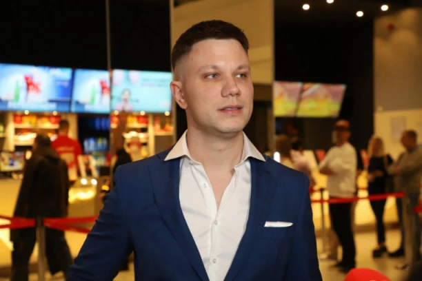 OVO JE BRAT RELJE POPOVIĆA: Miša prvi put u javnosti, evo zbog čega ga reper KRIJE! (FOTO)