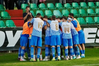 NAGRADA JE OTIŠLA U PRAVE RUKE: Od njega boljeg nema - "mister" prigrlio plaketu za najboljeg trenera u 2023. godini! (FOTO)