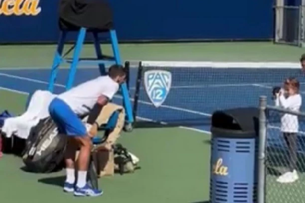 ĐOKOVIĆI NAPRAVILI ŠOU NA TRENINGU! Tara SNIMALA Novaka, publika ODUŠEVLJENO skandirala! (VIDEO)