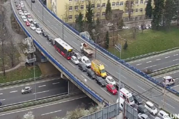U BEOGRADU SE POLAKO STVARAJU GUŽVE! Velika kolona i zastoj na ovoj saobraćajnici!