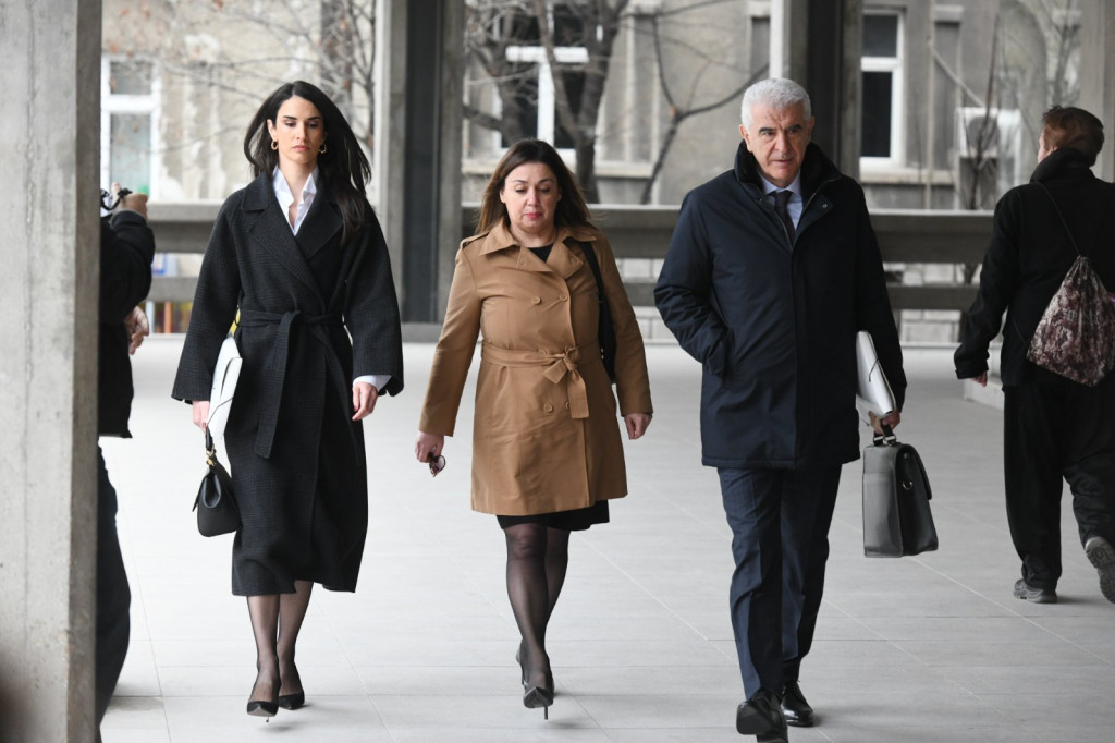 Miljana Kecmanović ispred Palate pravde 