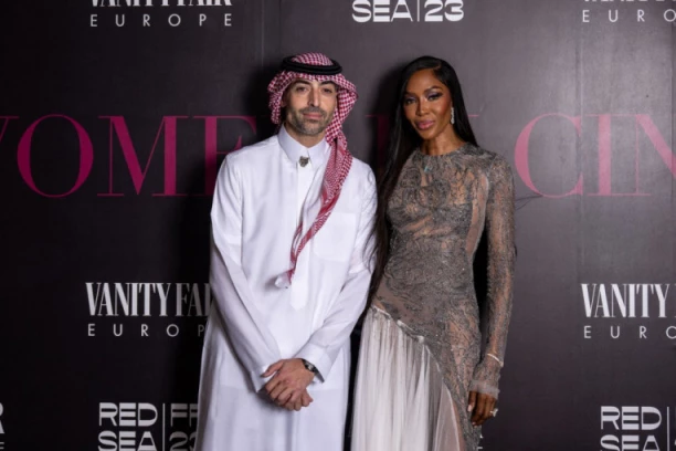 NAOMI KEMBEL SMUVALA 16 GODINA MLAĐEG MULTIMILIONERA: Vodio je na Bliski istok, planula ljubav IZNENADA!