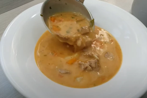 RECEPT ZA NAJBOLJU TELEĆU ČORBU: Puna mesa i povrća, a zbog ove kombinacije začina je kao prava KAFANSKA