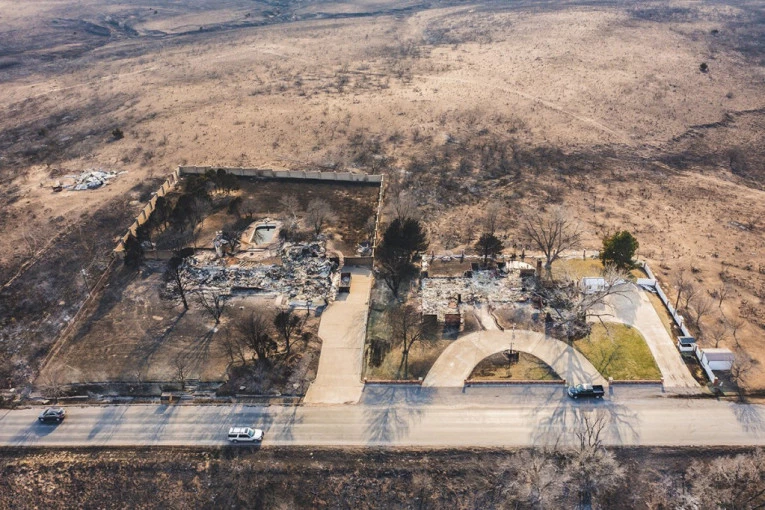 PAKAO U AMERICI - IZBIO NAJVEĆI POŽAR U ISTORIJI TEKSASA! Gori fabrika nuklearnog oružja, za 4 dana izgorelo pola miliona hektara - ima mrtvih (FOTO/VIDEO)