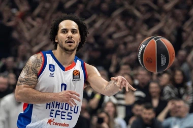 ISTIČE MU UGOVOR, ALI NE RAZMIŠLJA O SVOM OSTANKU! Jedino što je LARKINU na pameti je Crvena zvezda!