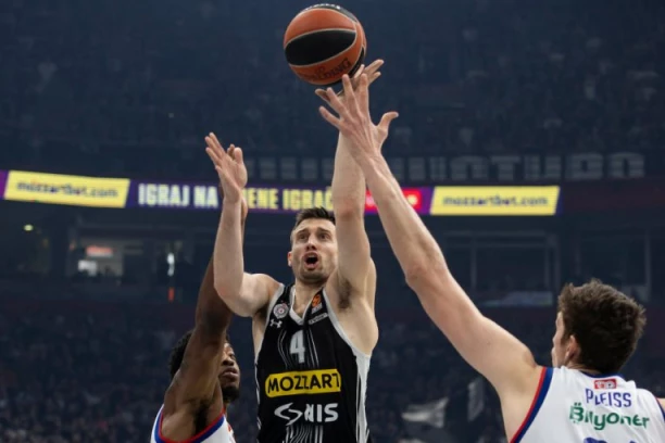 ALEKSAAAAAAAAAA! Avramović, Ledej i Panter RAZMONTIRALI bivšeg šampiona Evrope! Pukla STOTKA u Areni! Partizan opet u IGRI za plej-of! (VIDEO)