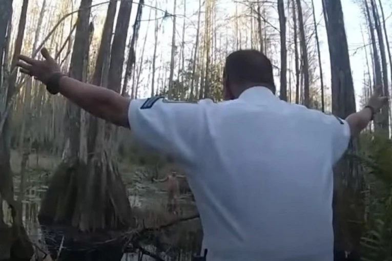 DRAMA U ŠUMI: Policajci tražili nestalu devojčicu (5)! Kad su već digli ruke, dogodilo se NEŠTO NEVEROVATNO (VIDEO)