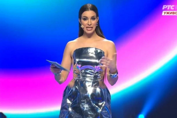 OVAJ FRAJER JE IZABRANIK DRAGANE KOSJERINE: Izgleda kao APOLON, a otkriveno čime se ZAISTA BAVI!