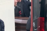 KOVČEG SA TELOM NAVALJNOG STIGAO U CRKVU: Veliki broj Moskovljana na poslednjem oproštaju od ruskog opozicionara (VIDEO)