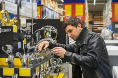 DA LI ZNATE KAKO SE BIRA SLAVINA: Otkrivena tajna vodoinstalatera, ovo vam niko neće reći!