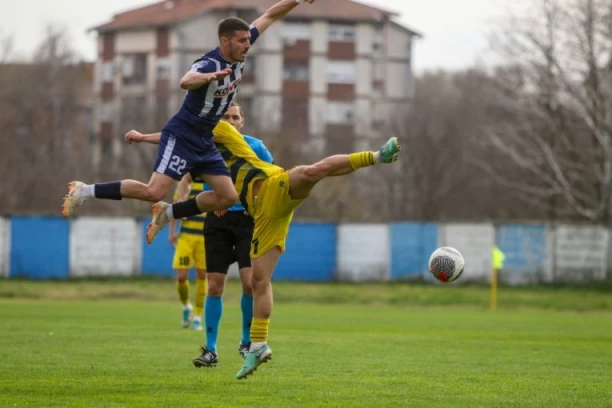 REVIJA KARTONA I SAMO JEDAN POGODAK: Nakon senzacionalnog trijumfa nad liderom, "kanarinci" pali u Odžacima - Tekstilac grabi ka eliti! (FOTO GALERIJA)