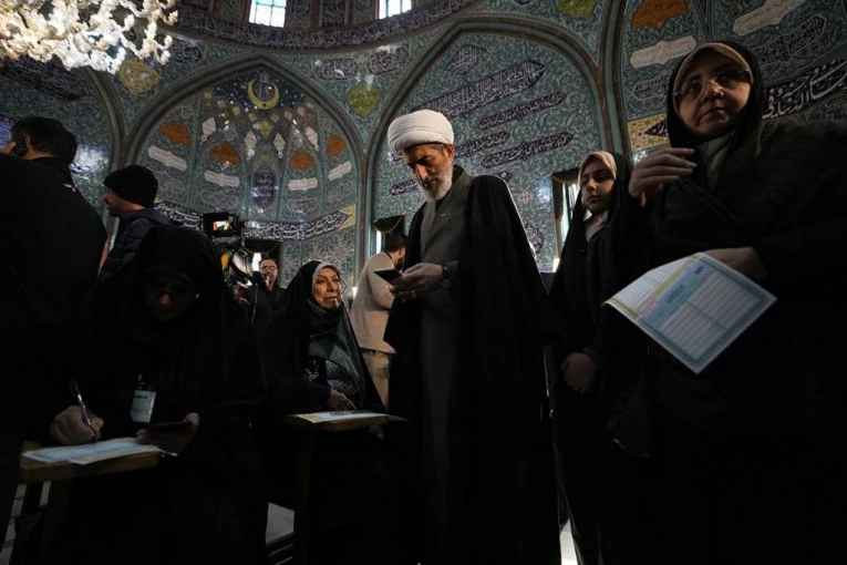 POD BUDNIM OKOM ''PRIJATELJA I NEPRIJATELJA'': Građani Irana glasaju na parlamentarnim izborima - ispit popularnosti za verske lidere! (FOTO/VIDEO)