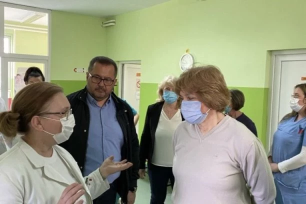 Ministarka Grujičić u poseti zdravstvenim ustanovama Šapca i Bogatića!