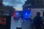 DRAMA U ENGLESKOJ! U pucnjavi u južnom Londonu troje povređenih - policija traga za napadačem! (VIDEO)
