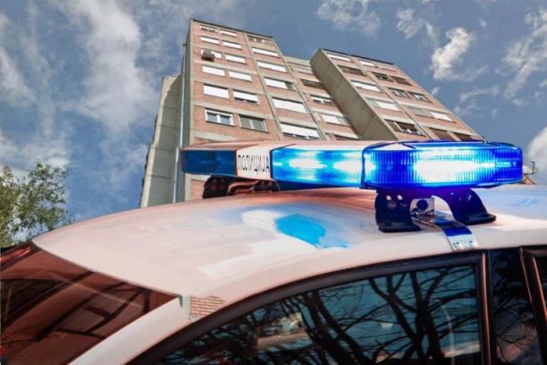 JEZIV DETALJ IZ NOVOG SADA! Devojka koja je pala sa drugog sprata solitera nije bila sama!