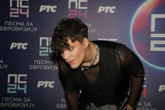 PORODILA SE ŽENA NAŠEG POZNATOG PEVAČA! Stigle prve informacije o detetu, fotografija ugledala svetlost dana!