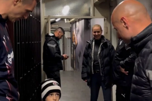 SCENA KOJA TOPI SRCA GROBARA: Duljaj uveo ANĐUŠIĆEVOG sina u svlačionicu Partizana! (VIDEO)