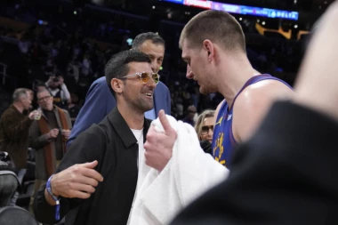 REŠENA MISTERIJA! Evo koliko koštaju Novakove NAOČARI koje je nosio na meču Denvera! Pravljene su od POSEBNOG materijala!