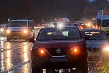 SUDARILO SE 15 VOZILA NA PUTU, 34 OSOBE POVREĐENE: Neviđeni karambol, ovo Evropa još nije videla