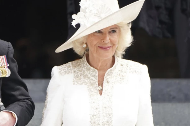 DOK ČARLS LEŽI BOLESTAN, KAMILA DONELA PRESUDNU ODLUKU: Ovome se niko nije nadao, sada je otkriveno kakva je zapravo!