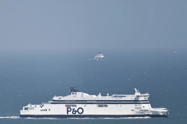 JEZIVA TRAGEDIJA NA MORU KOD DANKERKA: Čamac pun migranata se prevrnuo na Lamanšu, utopila se sedmogodišnja devojčica!