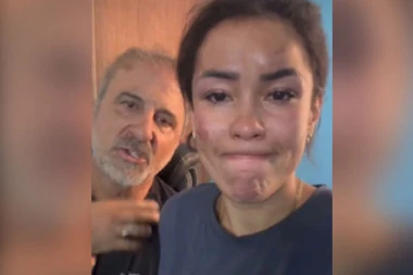 NJU GRUPNO SILOVALA SEDMORICA MUŠKARACA DVA SATA, A NJEGA UZUBIJALI OD BATINA! Poznati travel blogeri preživeli pakao u Indiji!  ZATEČENI NA PUTU U UŽASNOM STANJU! (VIDEO)