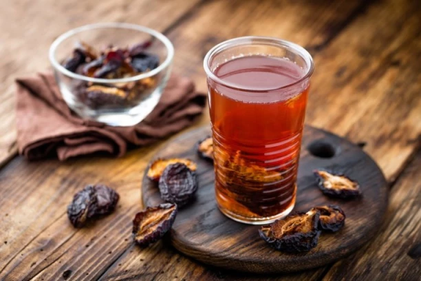 NAPRAVITE NAPITAK OD ŠLJIVA I UNIŠTITE SALO NA STOMAKU: Najbolje je piti u OVO doba dana, SPRŽIĆETE masnoće!