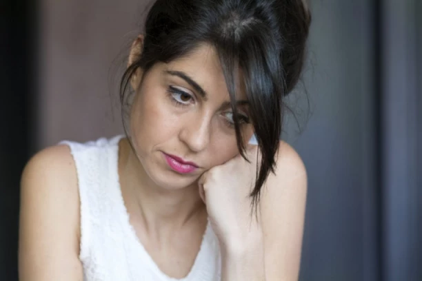 HOROR FILM U PRAVOM ŽIVOTU: Iznajmila stan pa shvatila da NIJE SAMA, kada se ovo DOGODILO ostala je nema!