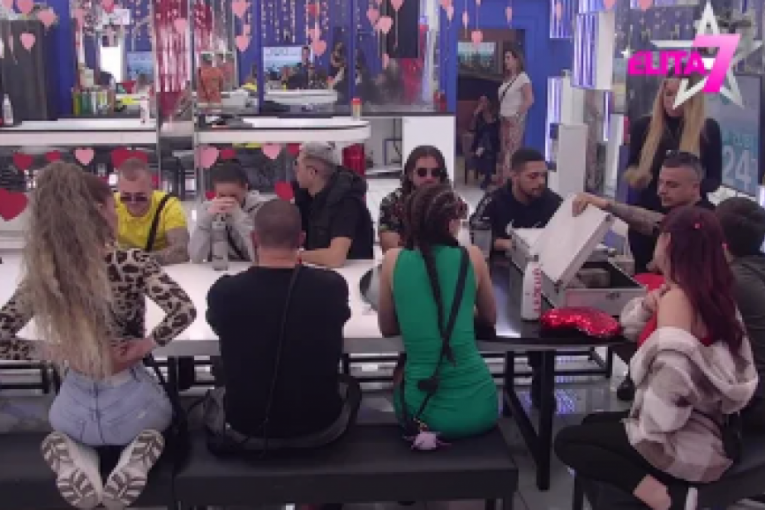 Lejdi Di, podela budžeta