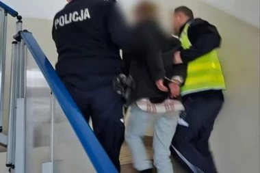 KRVOPROLIĆE NA FAKULTETU: Student prava ženi sekirom odsekao glavu!