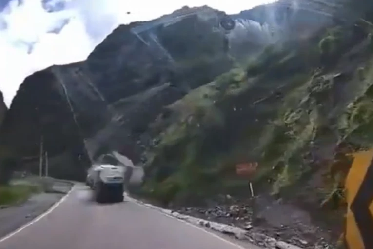 UŽAS! Došli da pomognu u spasavanju, pa IZGINULI! Broj MRTVIH u ODRONU ZEMLJE porastao na 230! Zatrpana i DECA! (FOTO/VIDEO)