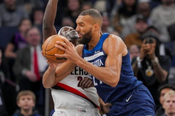 U ZVEZDI NIJE IMAO MESTA! Sada je RAZBIO najboljeg defanzivca NBA lige! (VIDEO)