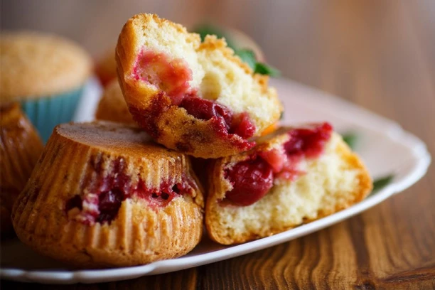 MAFINI SA VIŠNJAMA GOTOVI ZA 20 MINUTA: Koliko su dobri uverićete se već na prvi zalogaj, OBAVEZNO isprobajte!