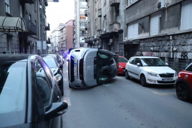 OTKRIVAMO! Džip se prevrnuo u Vlajkovićevoj zbog OVOGA - dete nije bilo u vozilu!