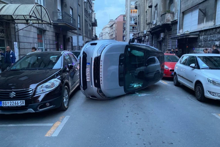 "SAM BOG GA JE SPASIO, MISLILI SMO DA SU SVI MRTVI!" Stanari Vlajkovićeve ne mogu da dođu sebi OD ŠOKA: Živim ovde 60 godina u životu nisam video ovako nešto! (VIDEO)