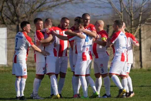 NOVA MLADOST MIĆUNOVIĆA: Dragutinović čuva svoju mrežu, Milo "rešeta" protivničku - Orlovi lete visoko!