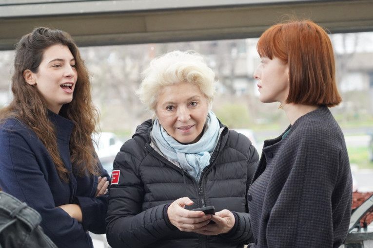 Glumice došle da podrže Anđelu Jovanović