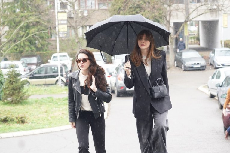 Glumice došle da podrže Anđelu Jovanović