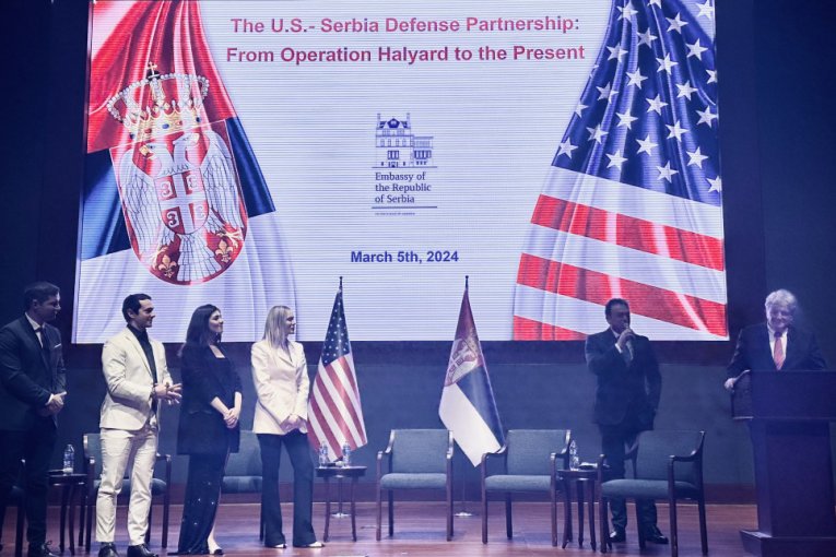 Film "Heroji Halijarda" na Kapitol hilu